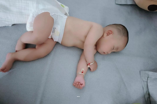 定边宝宝突然很多眼屎 定边宝宝突然很多眼屎